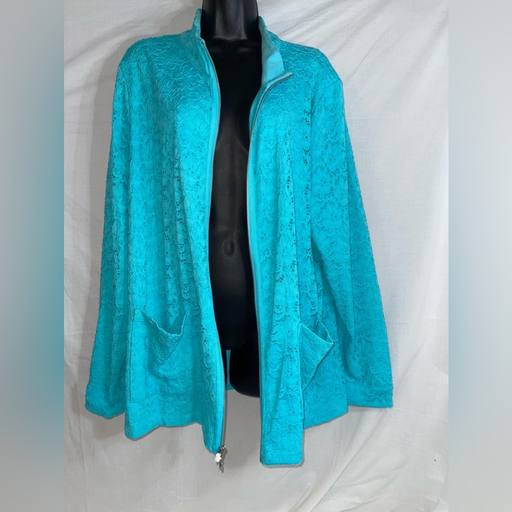 D&Co women’s Jackets baby blue with zipper Size X-Large not new Normal Wear.
